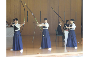 弓道部女子 全国制覇 ｎｏ １ 野風草だより 学長メッセージ 大学紹介 大阪経済大学