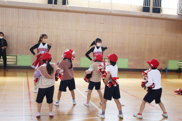 出前授業：井高野小学校「ダンス教室」