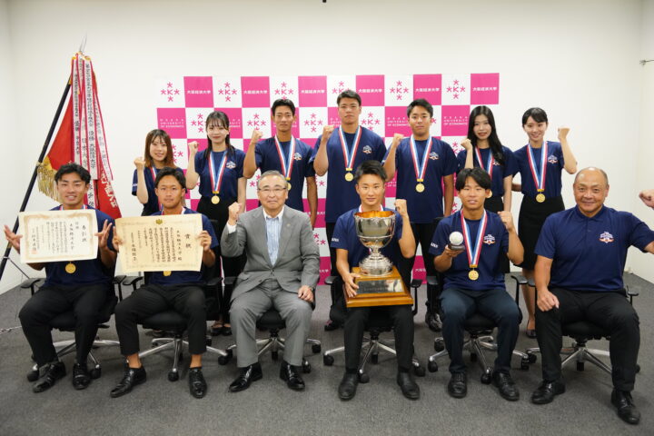 準硬式野球部 全国制覇を理事長に報告