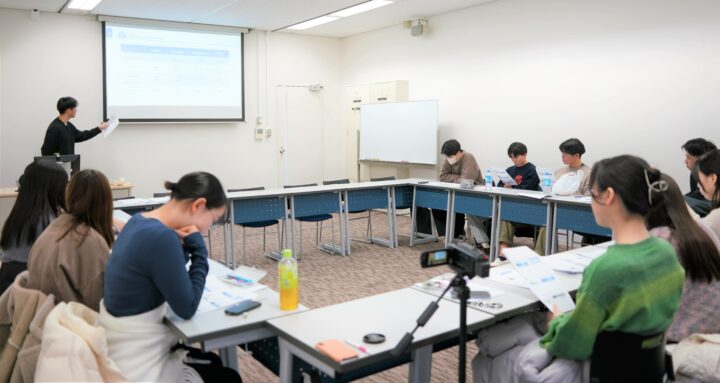 英語での企業研究プレゼンを実施