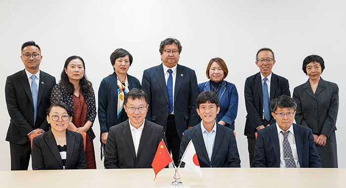 上海対外経貿大学との大学院共同学位プログラム（ダブルディグリープログラム）協定を締結