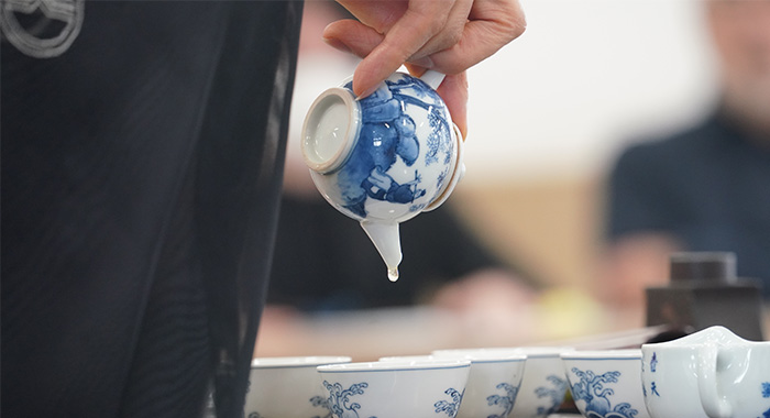 煎茶を学び、味わうー国際共創学部 特別講義「日本の茶の歴史と体験」