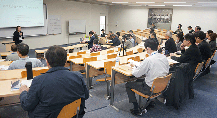 介護人材不足が深刻化する中、外国人材受け入れの課題を議論