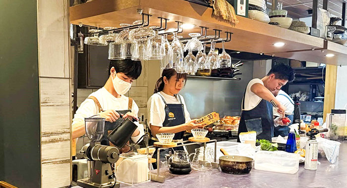 情報社会学部生が「未来の実店舗」を探究 ― 京都でカフェのプレオープンイベントを開催