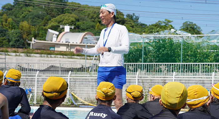 水難事故から命を守る力を育む ― 若吉浩二教授が小学生へ安全水泳教室を実施