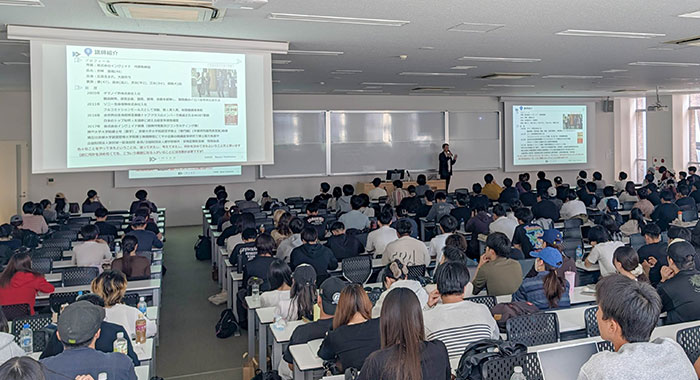 「何のために働くのか」を考える ― 経営組織論Ⅱで企業経営者による特別講演を実施