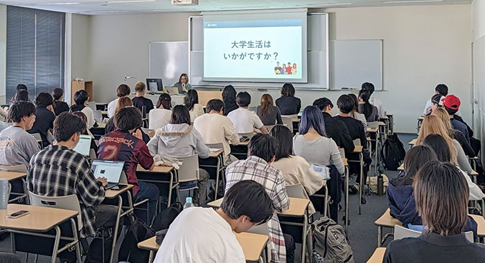 一人で抱え込まず、周囲に頼る力を学ぶ ― 経営学Ⅱで「受援力」をテーマに特別講義を実施